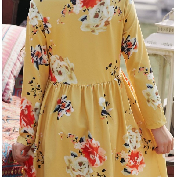 Floral mustard Spring dress 👗 with hidden pockets - Picture 8 of 8